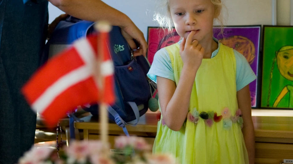 Pige med et flag