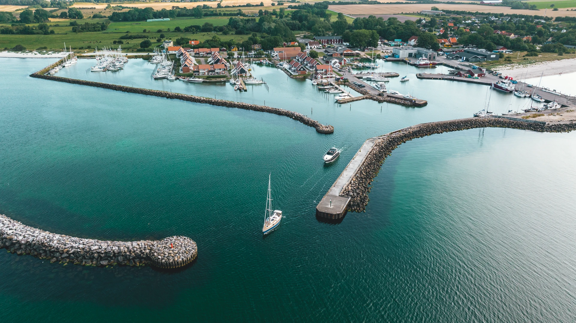 Klintholm Havn set fra luften