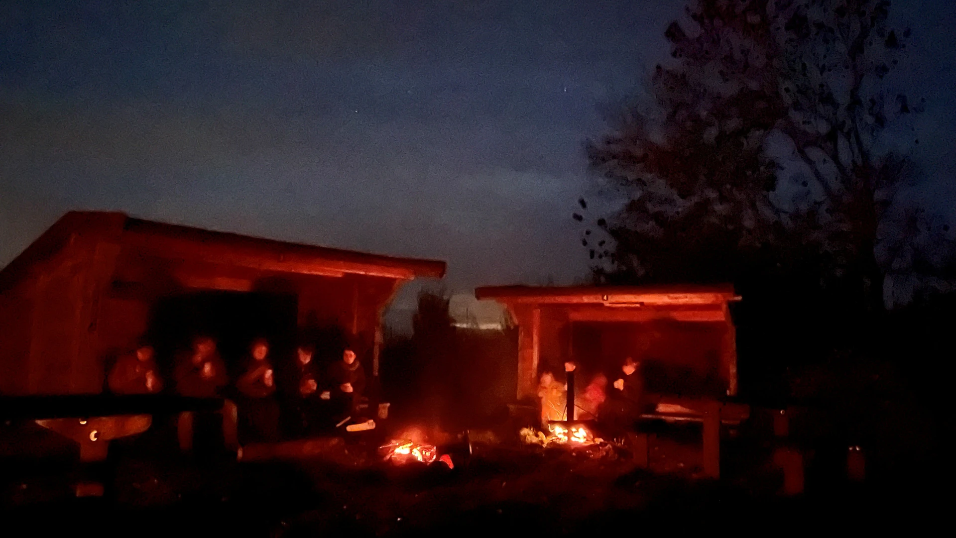 Gæster i Sheltere der sover under Dark Sky på Møn