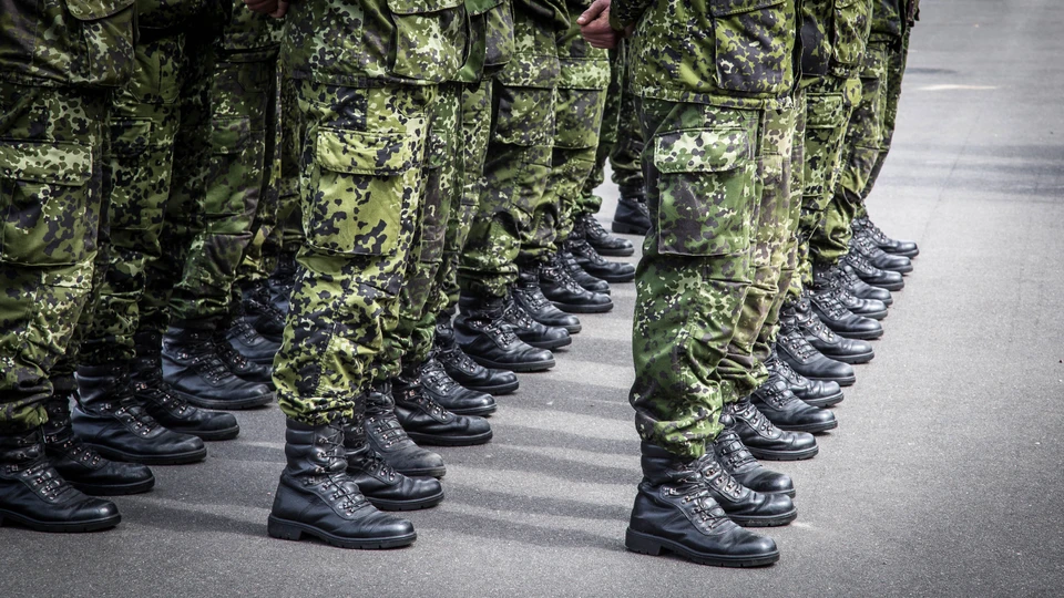 Billede af soldater i militær-uniform