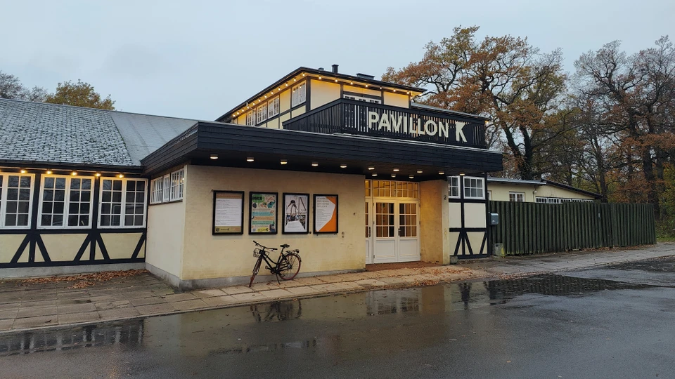 Billede af Pavillon K set udefra